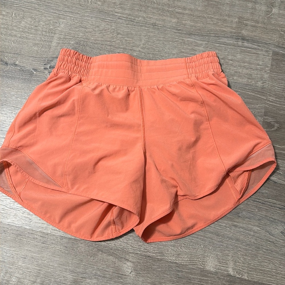 Lululemon Hotty Hot High Rise shorts Size 6 coral/orange/peach color 4 inch